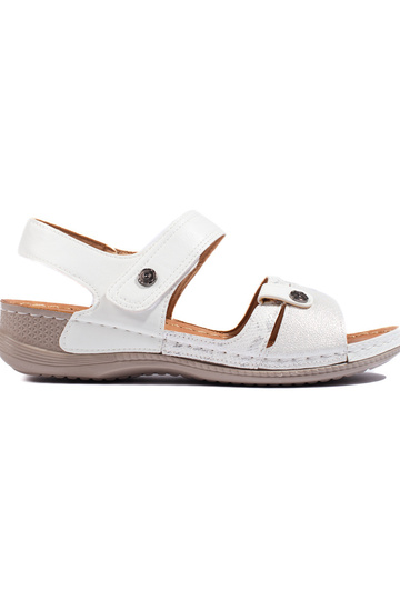 witte sandalen