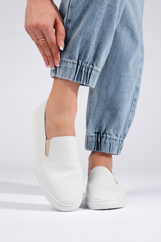 met opengewerkte elementen...