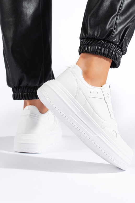 witte sneakers model schoenen witte sneakers model schoenen