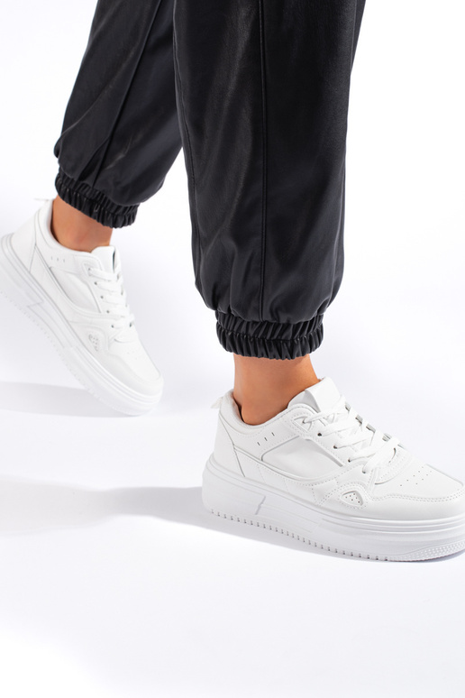 witte sneakers model schoenen witte sneakers model schoenen