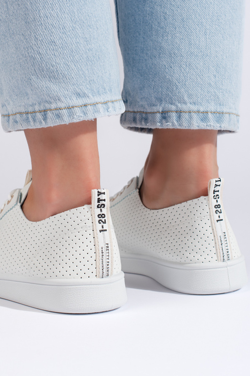 avec éléments ajourés, blanc...