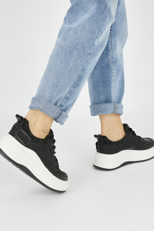 Zwarte damessneakers model schoenen... Zwarte damessneakers model schoenen...