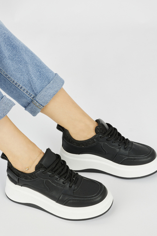 Zwarte damessneakers model schoenen... Zwarte damessneakers model schoenen...