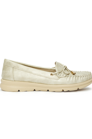 goldene, bequeme Mokassins...