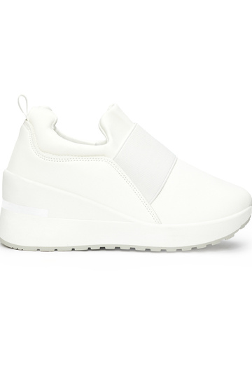 Chaussures modèle baskets...