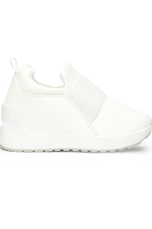 Chaussures modèle baskets blanches... Chaussures modèle baskets blanches...