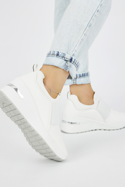 witte Sneakers model schoenen op een... witte Sneakers model schoenen op een...