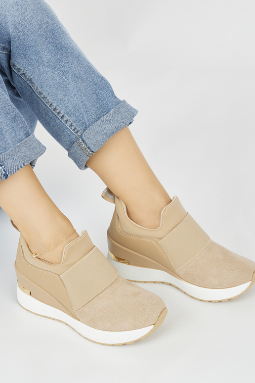 Braune Wildleder-Sneaker-Modellschuhe...