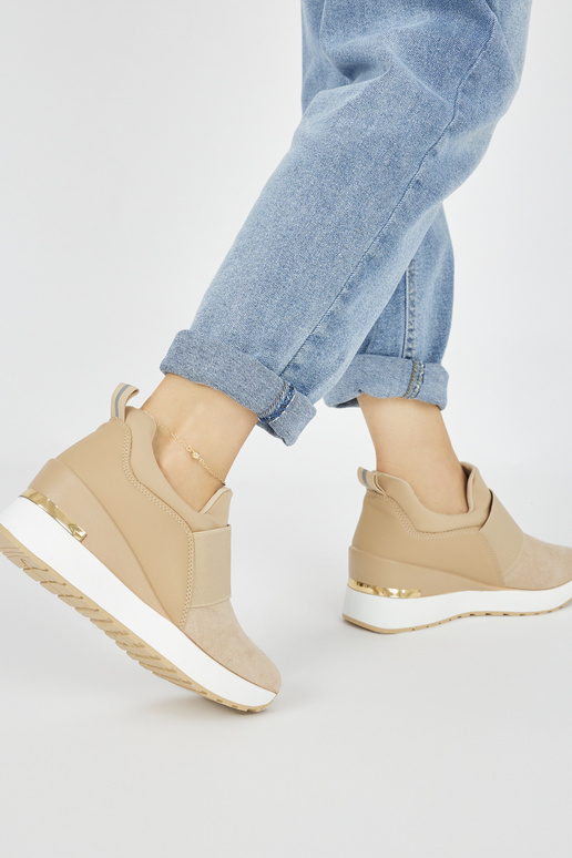 Braune Wildleder-Sneaker-Modellschuhe...