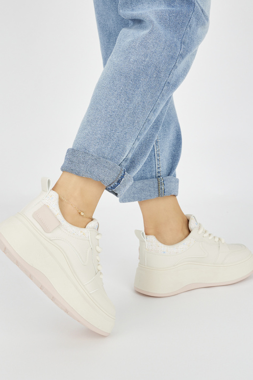 Chaussures modèle Sneakers femme... Chaussures modèle Sneakers femme...