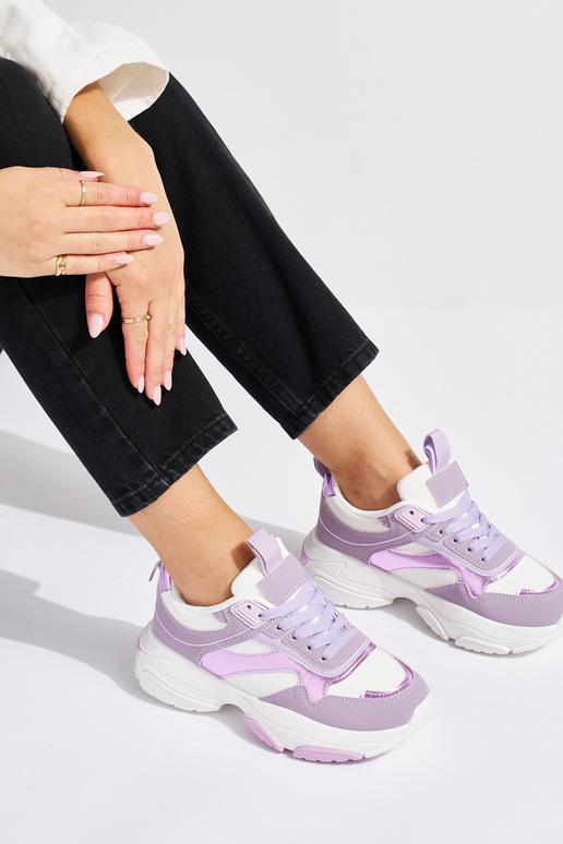 Chaussures de sport violettes pour... Chaussures de sport violettes pour...