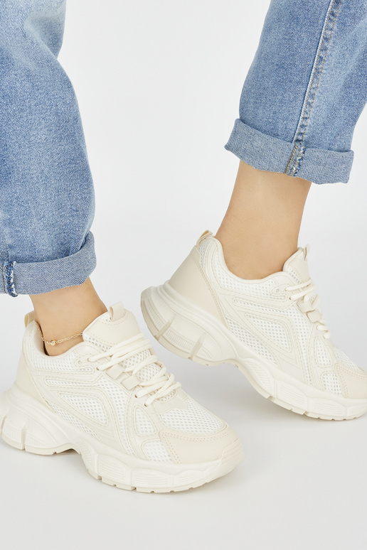 Sneakers model schoenen in beige... Sneakers model schoenen in beige...