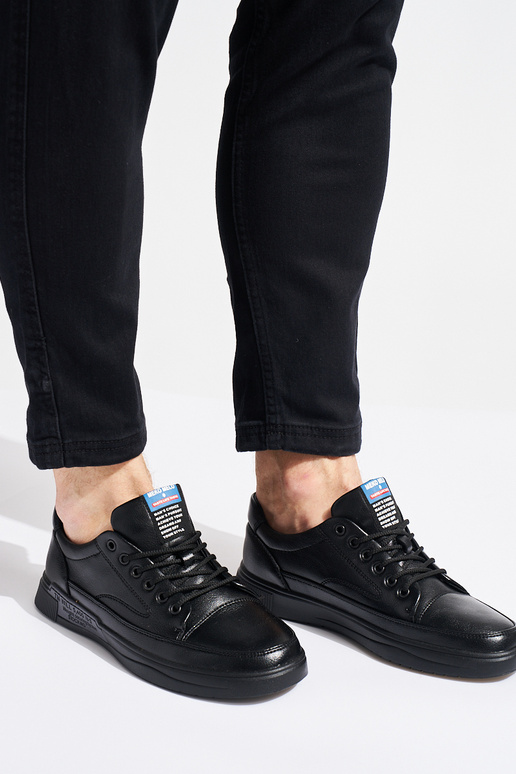 zwarte kleur herensportschoenen...