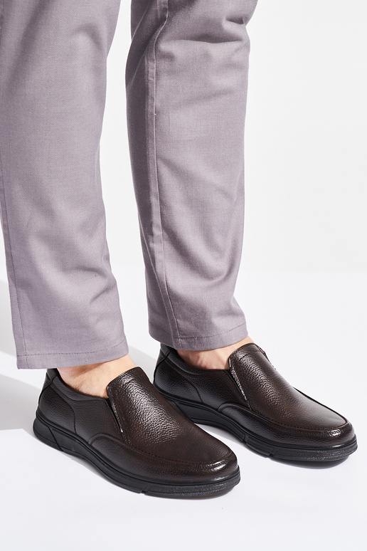 bruine mocassins voor heren gemaakt...