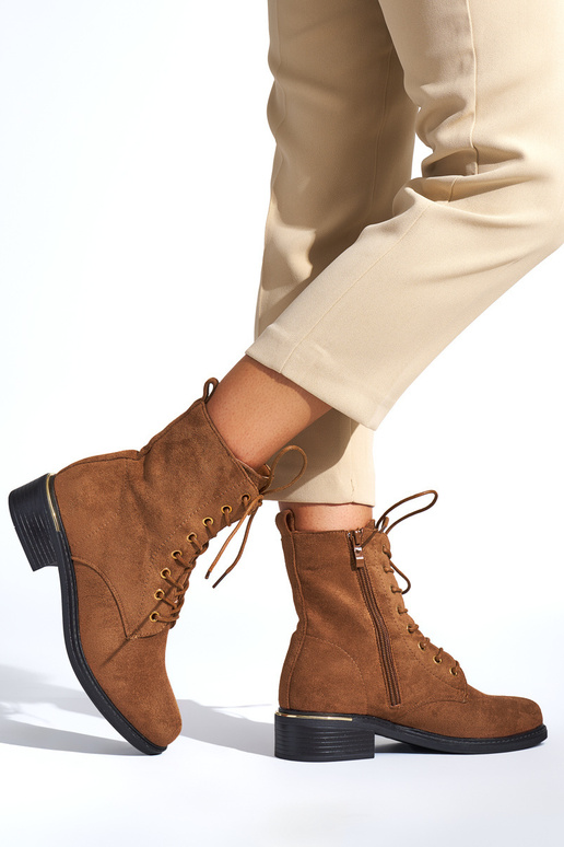 braune Damenschuhe mit niedrigem... braune Damenschuhe mit niedrigem...