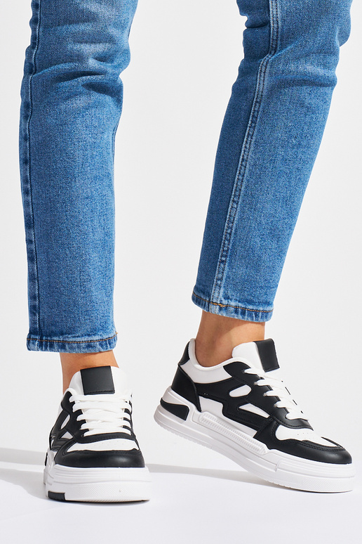 Chaussures modèle Sneakers blanc-noir... Chaussures modèle Sneakers blanc-noir...