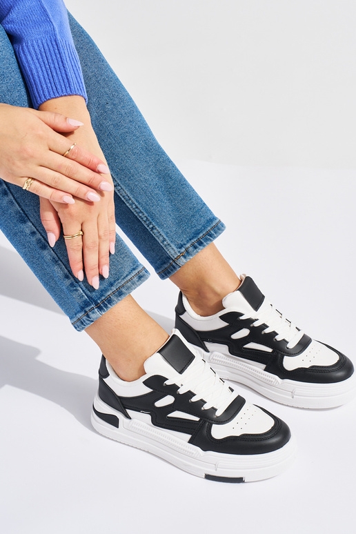 Chaussures modèle Sneakers blanc-noir... Chaussures modèle Sneakers blanc-noir...