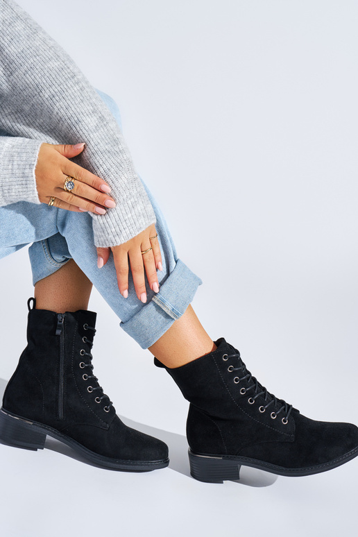 schwarze Damenschuhe mit niedrigem... schwarze Damenschuhe mit niedrigem...