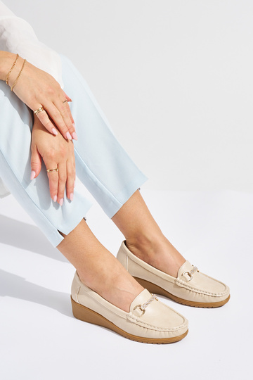 Beige Damenmokassins auf... 2