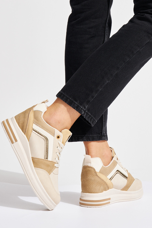 Damesschoenen in het beige model...