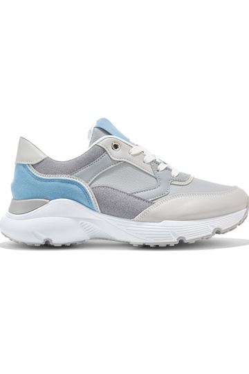 Chaussures modèle Sneakers...