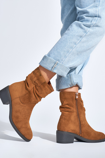 Braune Stiefel im Cowboy-Stil 2