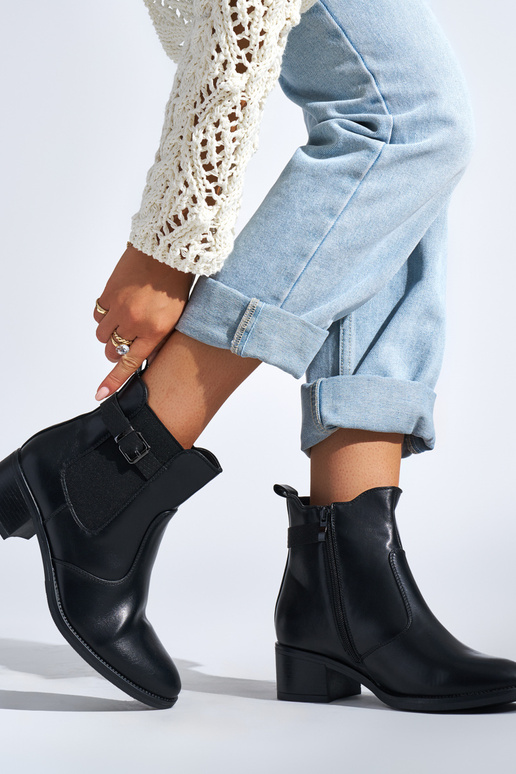 chaussures pour femmes noires sur un... chaussures pour femmes noires sur un...