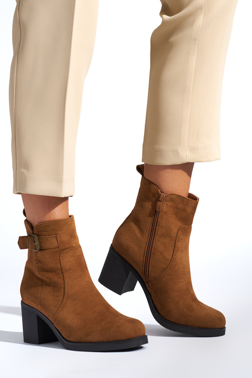 chaussures pour femmes marron sur le... chaussures pour femmes marron sur le...