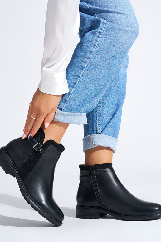 schwarze Damenschuhe mit niedrigem... schwarze Damenschuhe mit niedrigem...