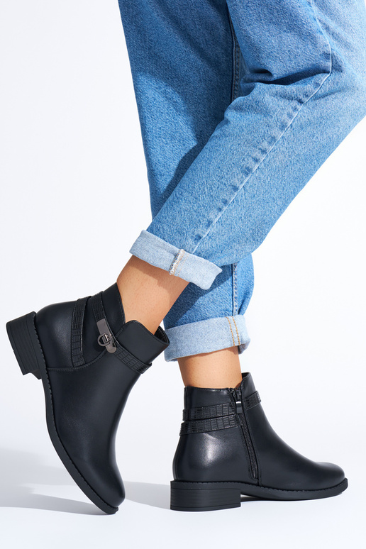 chaussures pour femmes noires sur un... chaussures pour femmes noires sur un...