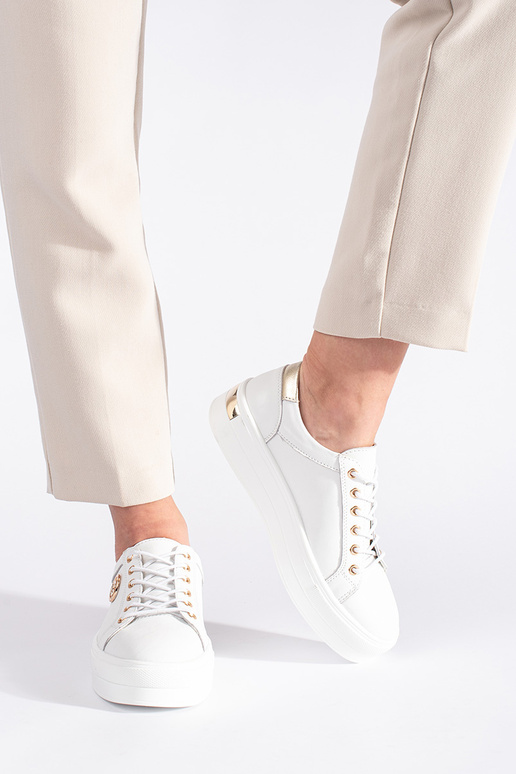 Initte kleur leer Sneakers op een...