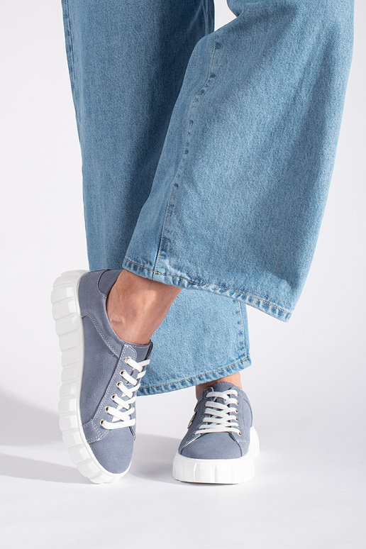 lichtblauwe enkellaarsjes met een... lichtblauwe enkellaarsjes met een...