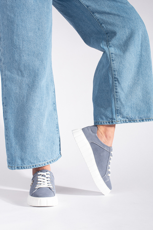 lichtblauwe enkellaarsjes met een... lichtblauwe enkellaarsjes met een...