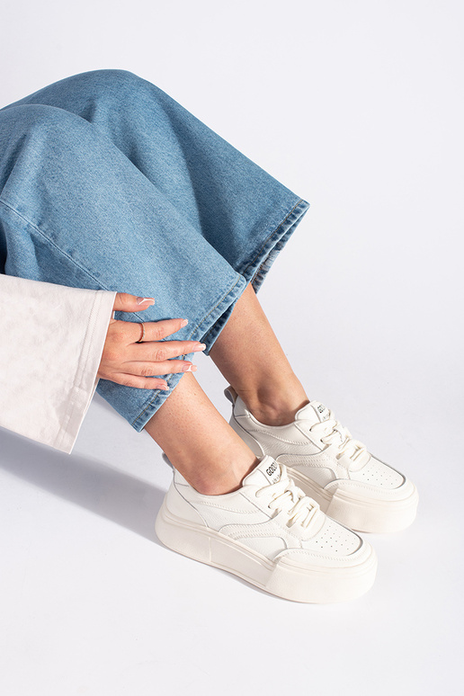 Baskets femme modèle classique...