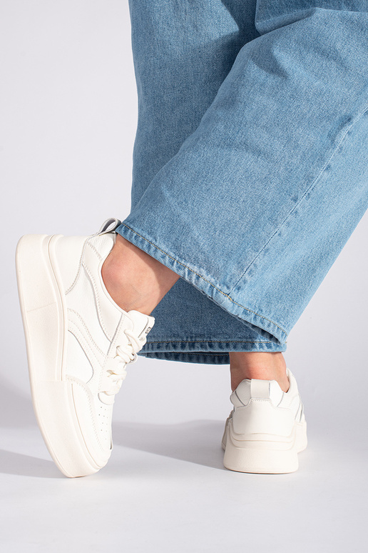 Baskets femme modèle classique...