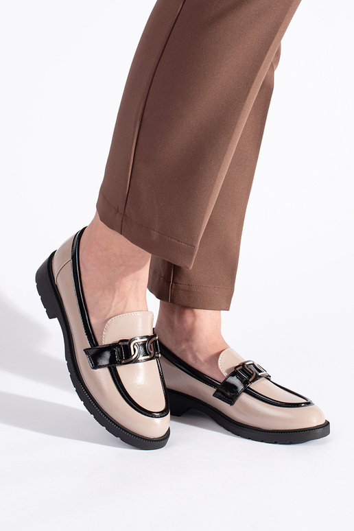 beige gelakt Dames mocassins met gespen beige gelakt Dames mocassins met gespen