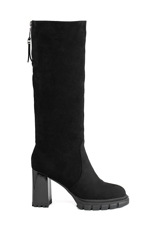bottines en daim noires sur le talon bottines en daim noires sur le talon