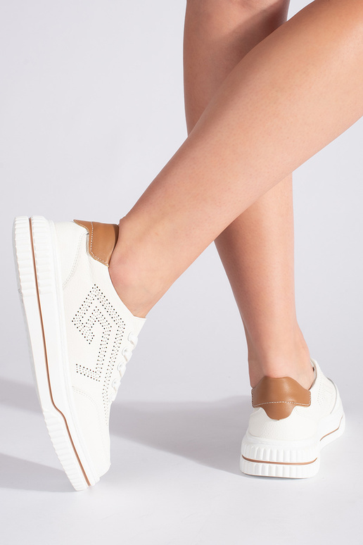 Leren opengewerkte witte sportschoenen Leren opengewerkte witte sportschoenen