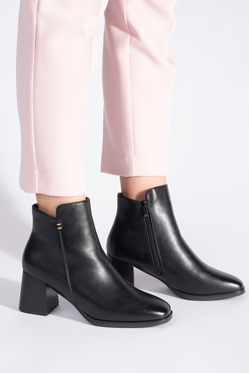 schwarze Damenschuhe auf... 2