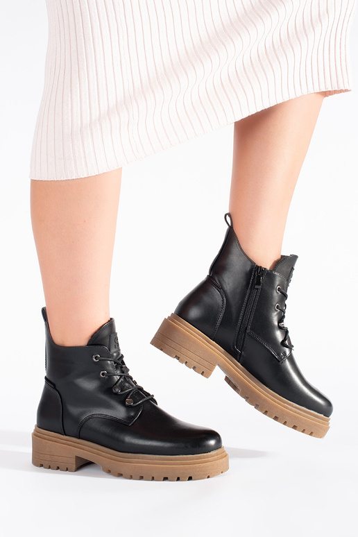 zwarte veterschoenen met beige zolen...