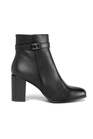 chaussures noires élégantes...