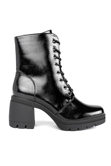Chaussures hautes à lacets...