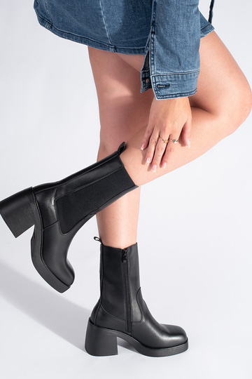 Bottines couleur noir... 2