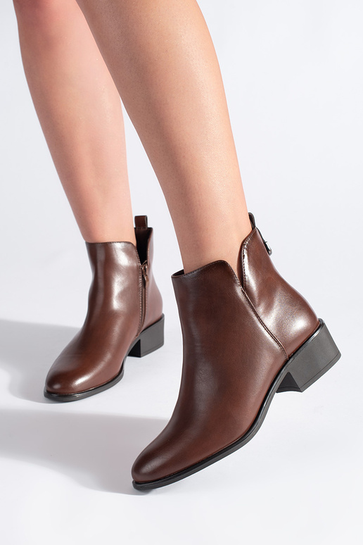 Bruine kleur lage damesschoenen...