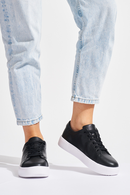 Leren damesschoenen met zwarte veters Leren damesschoenen met zwarte veters