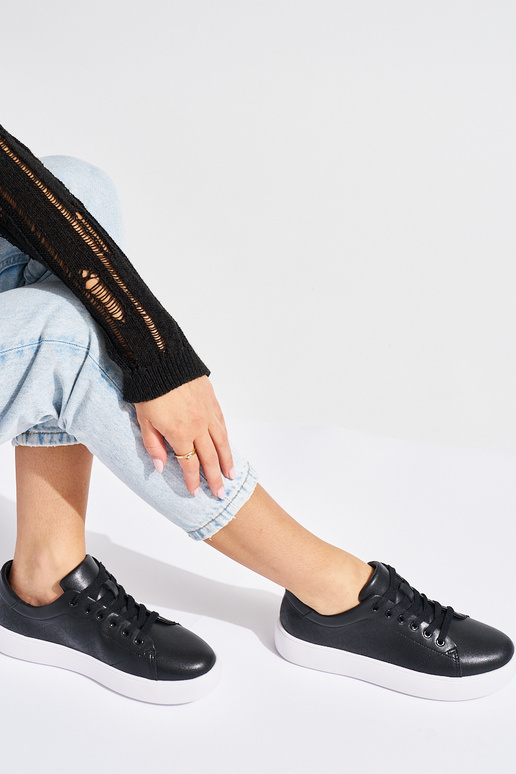 Leren damesschoenen met zwarte veters Leren damesschoenen met zwarte veters