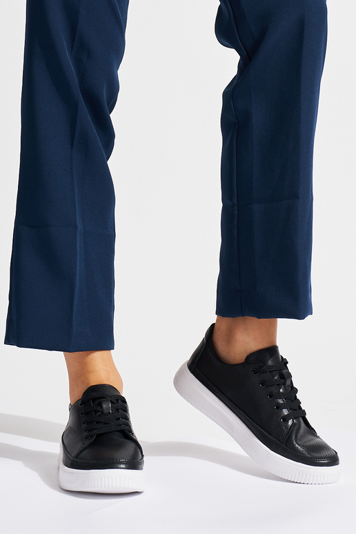 Opengewerkte leren schoenen in de... Opengewerkte leren schoenen in de...