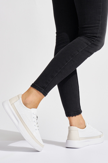 Chaussures en cuir ajouré... 2