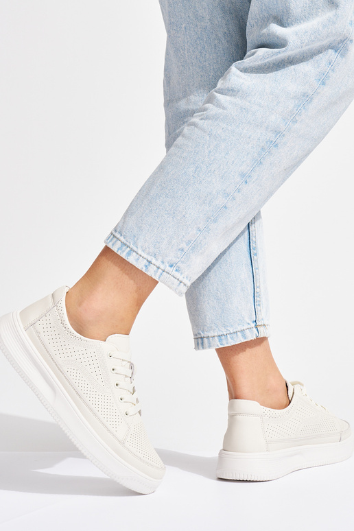 Opengewerkte leren schoenen in de... Opengewerkte leren schoenen in de...