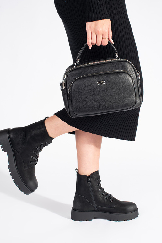 couleur noire bottes avec une... couleur noire bottes avec une...